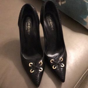 Black leather 4 in YvesSaintLaurent pumps size 38